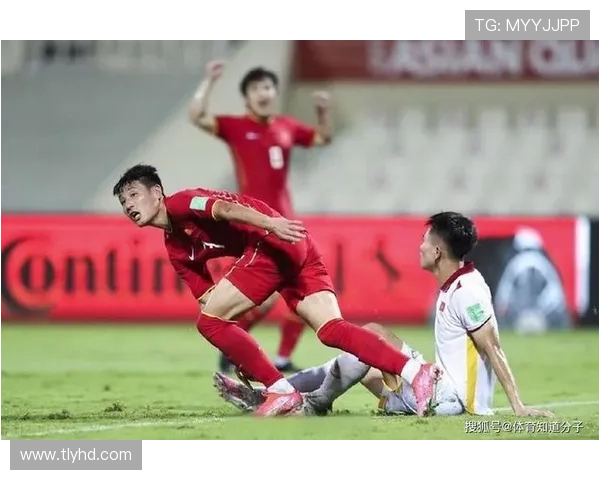 国足鏖战逆转劲敌晋级世界杯预选赛次阶段关键胜利振奋球迷士气了